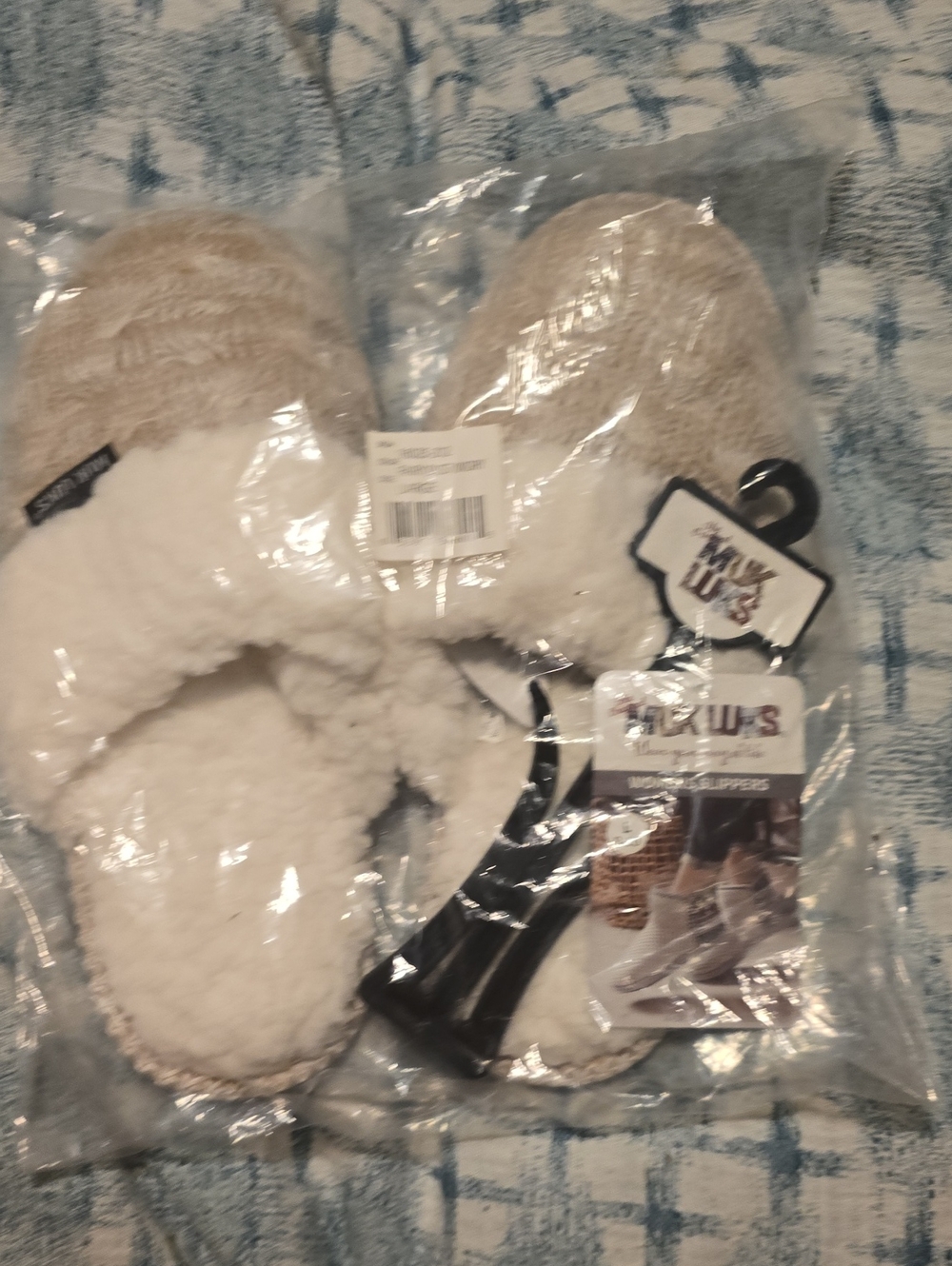 NWT Muk Luks Beige and White Cozy Indoor Slip-Ons